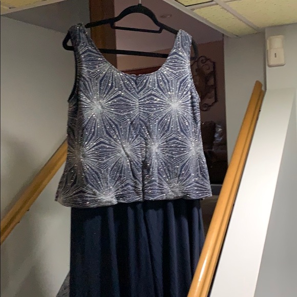 Cache navy blue and silver gown - Picture 7 of 7